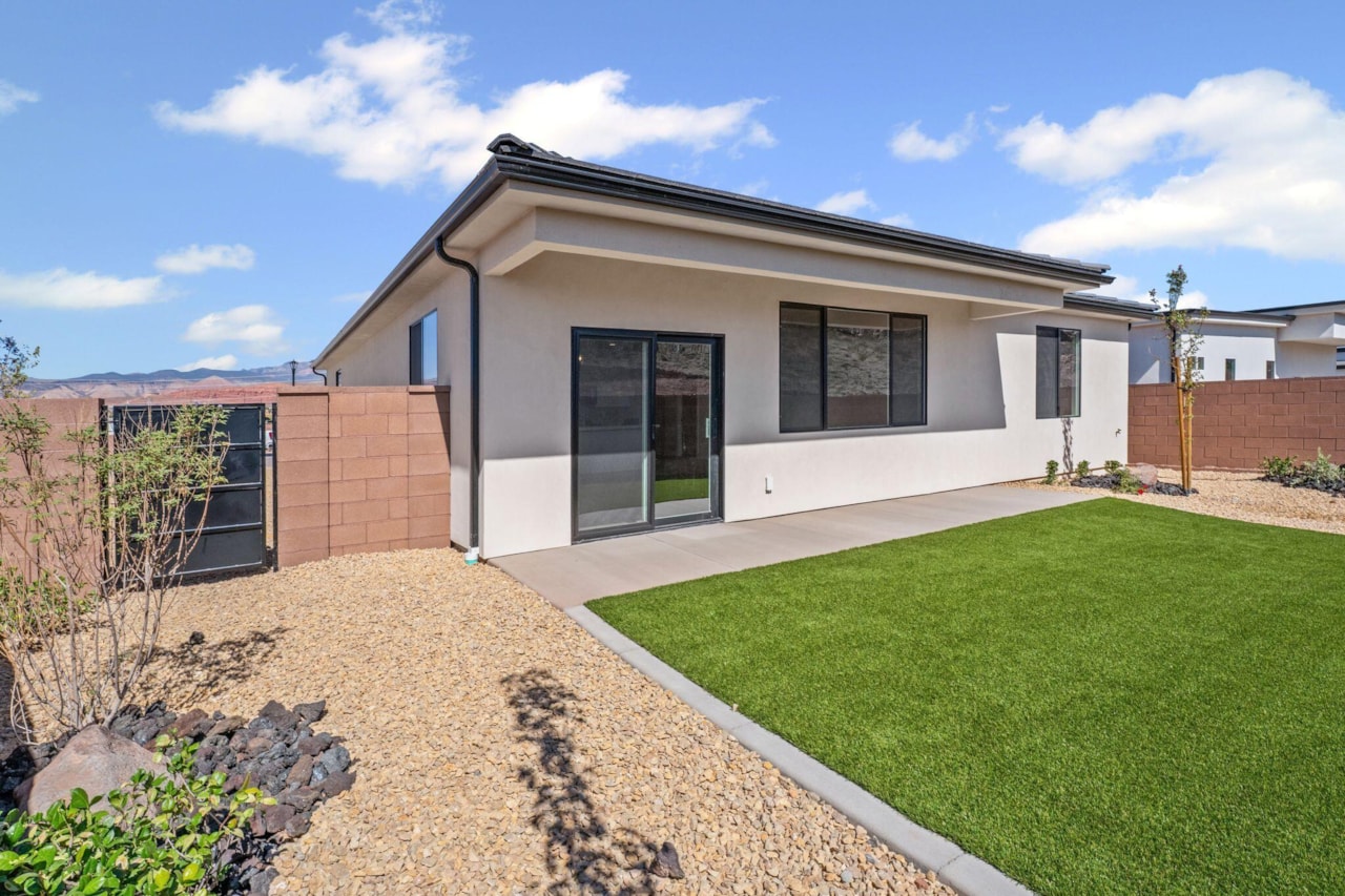 1026 E Coyote Crest DR Washington, UT 84780 home for sale, MLS#25-265687 - Erika Rogers Photo 27