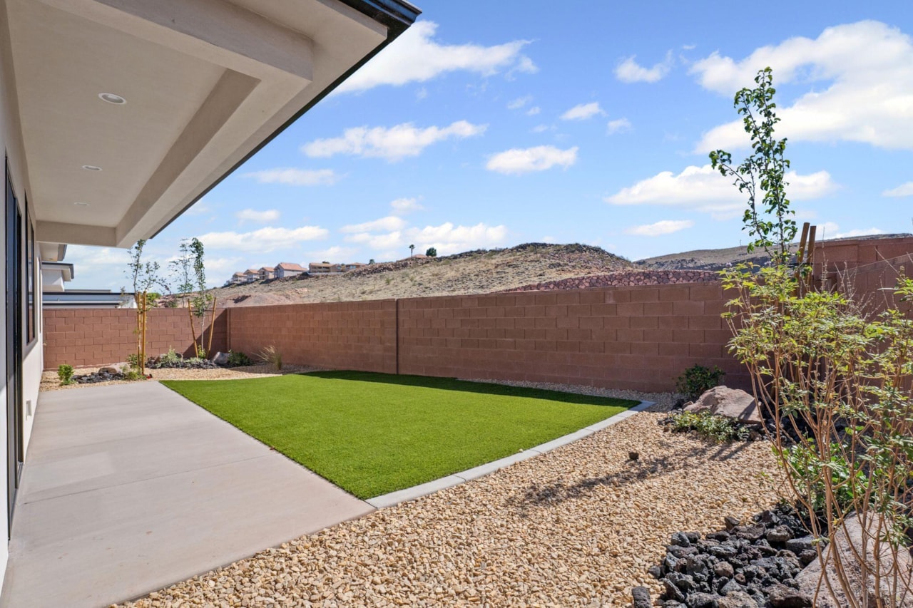 1026 E Coyote Crest DR Washington, UT 84780 home for sale, MLS#25-265687 - Erika Rogers Photo 28