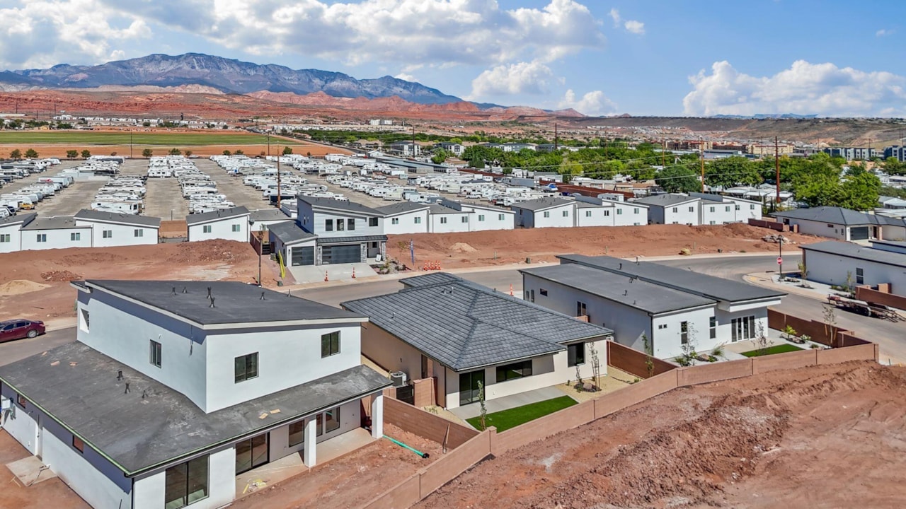 1026 E Coyote Crest DR Washington, UT 84780 home for sale, MLS#25-265687 - Erika Rogers Photo 32