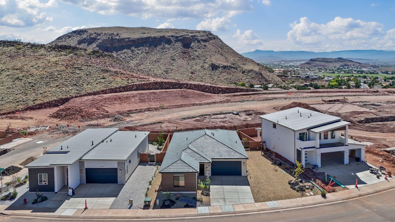 1026 E Coyote Crest DR Washington, UT 84780 home for sale, MLS#25-265687 - Erika Rogers Photo 34