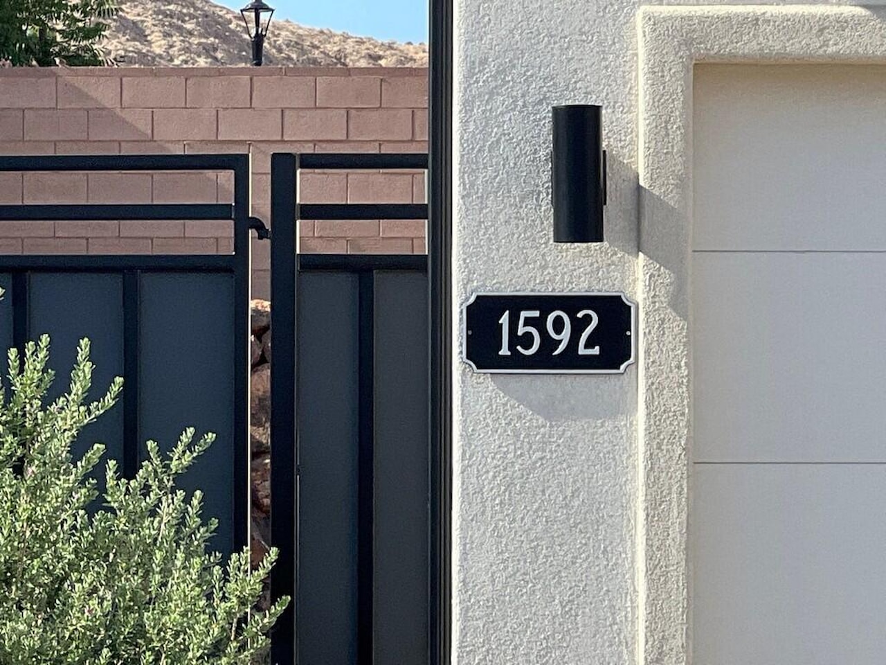 1592 E Black Brush DR Washington, UT 84780 home for sale, MLS#25-262197 - Erika Rogers Photo 5