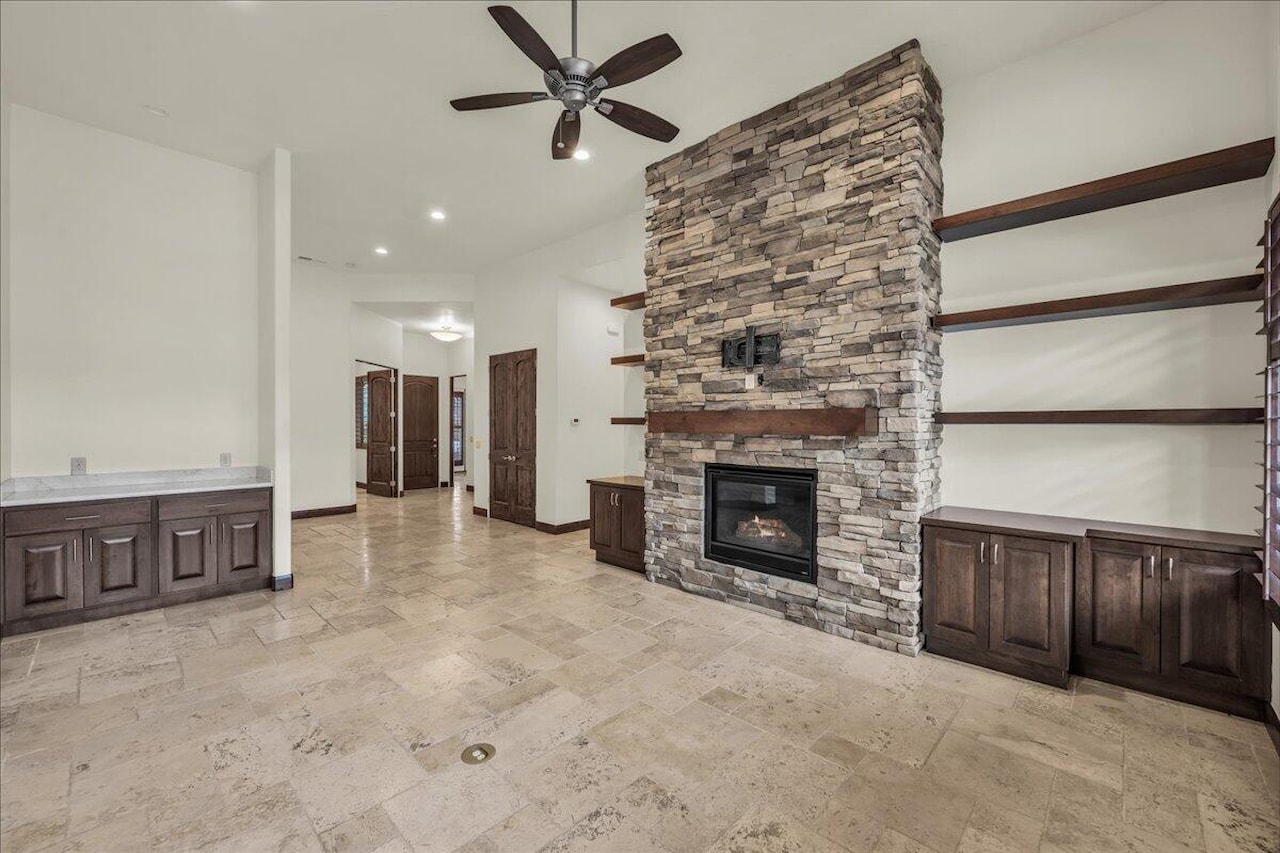 2139 W Cougar Rock #195 St George, UT 84770 home for sale, MLS#25-267621 - Erika Rogers Photo 4