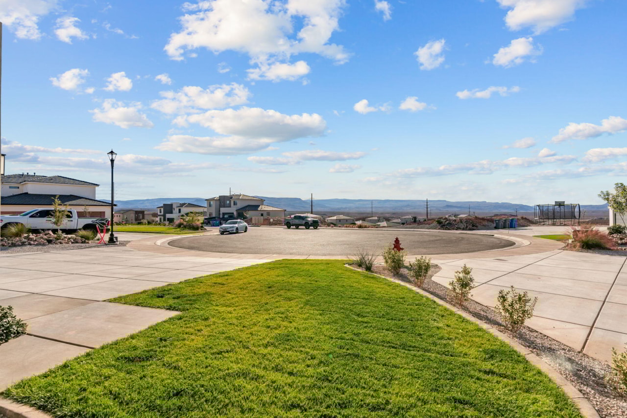 6181 S White Bee CIR St George, UT 84790 home for sale, MLS#25-267172 - Erika Rogers Photo 9