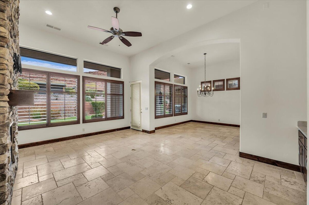 2139 W Cougar Rock #195 St George, UT 84770 home for sale, MLS#25-267621 - Erika Rogers Photo 5