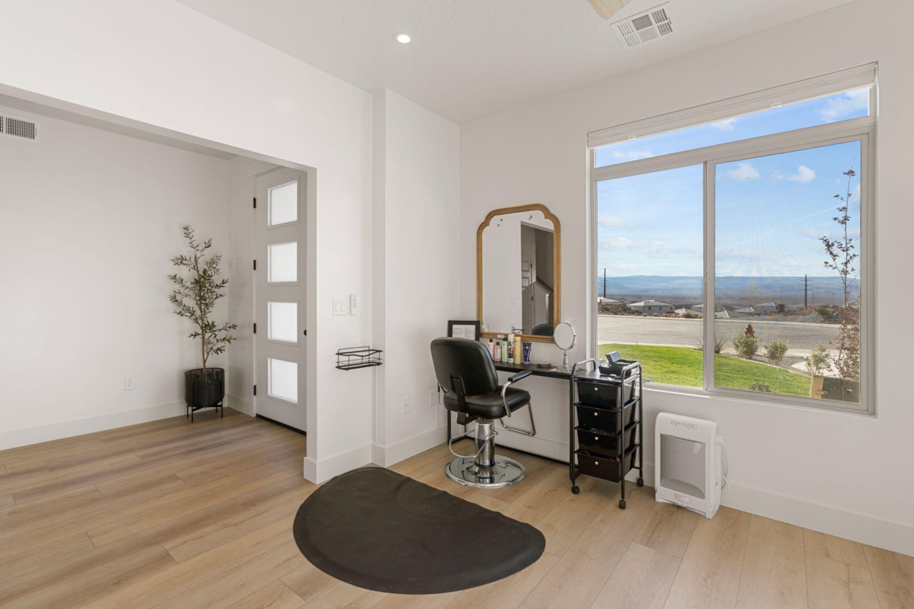 6181 S White Bee CIR St George, UT 84790 home for sale, MLS#25-267172 - Erika Rogers Photo 16