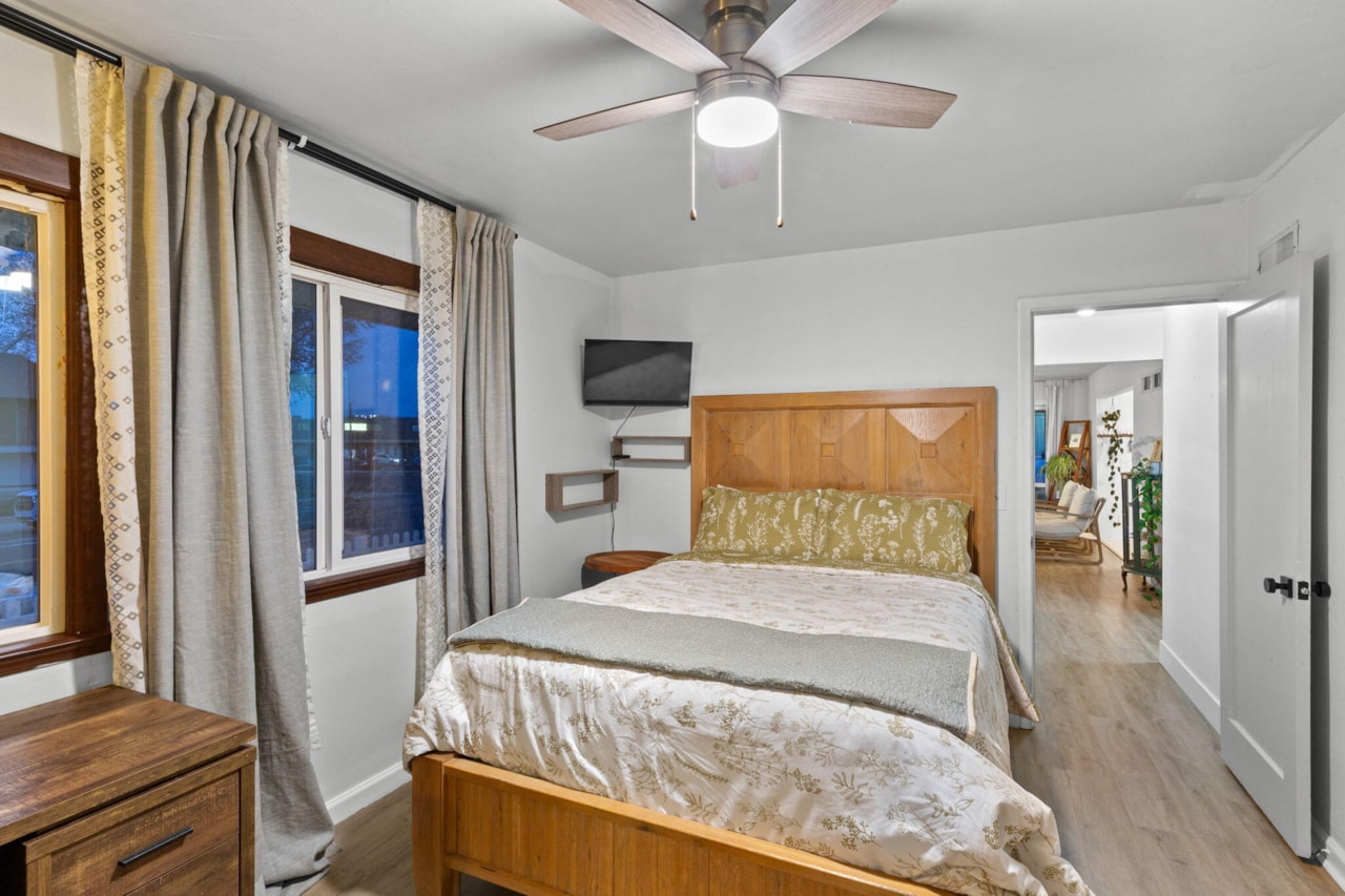 295 S 200 E St George, UT 84770 home for sale, MLS#25-267626 - Erika Rogers Photo 16