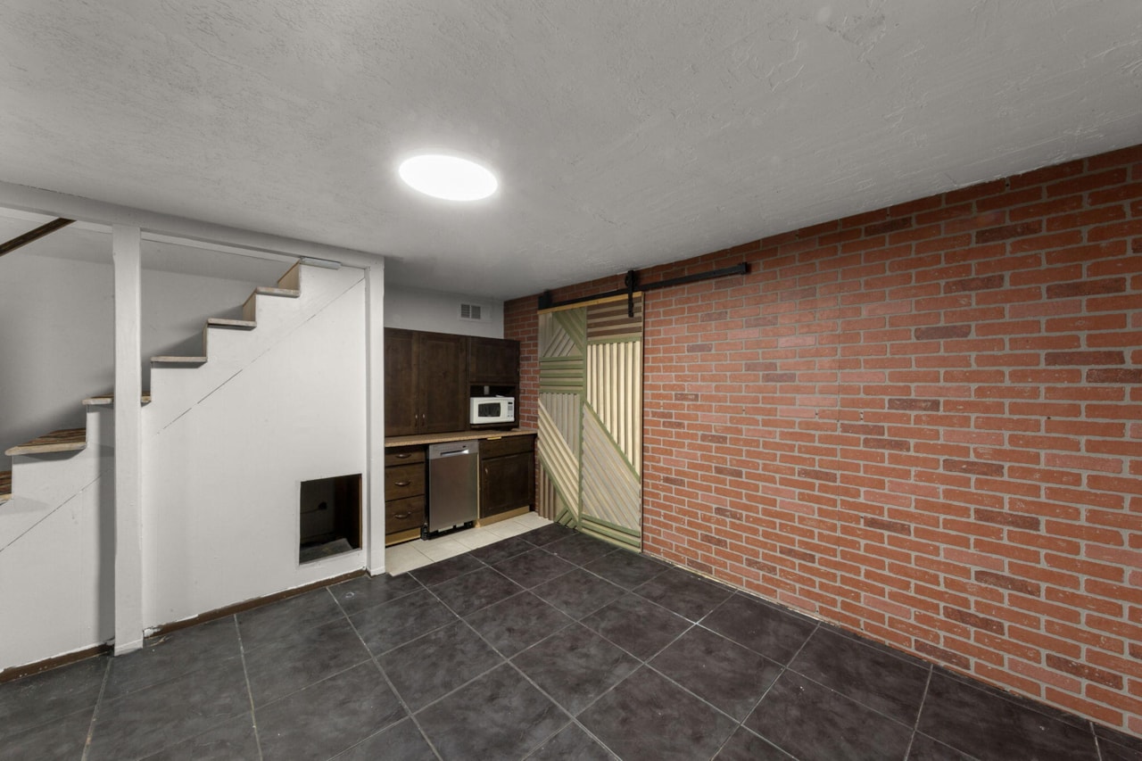 295 S 200 E St George, UT 84770 home for sale, MLS#25-267626 - Erika Rogers Photo 18