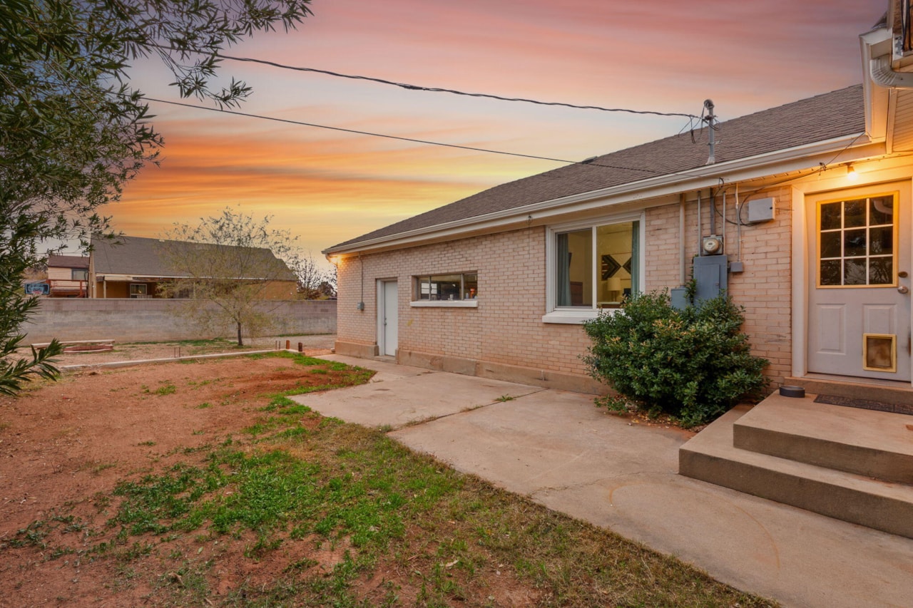 295 S 200 E St George, UT 84770 home for sale, MLS#25-267626 - Erika Rogers Photo 33