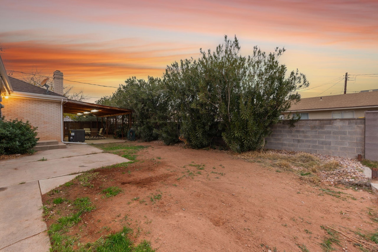 295 S 200 E St George, UT 84770 home for sale, MLS#25-267626 - Erika Rogers Photo 34