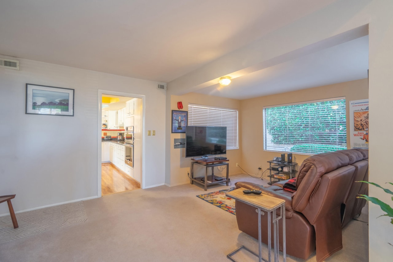 1411 W Hopi CIR St George, UT 84790 home for sale, MLS#25-267628 - Erika Rogers Photo 6