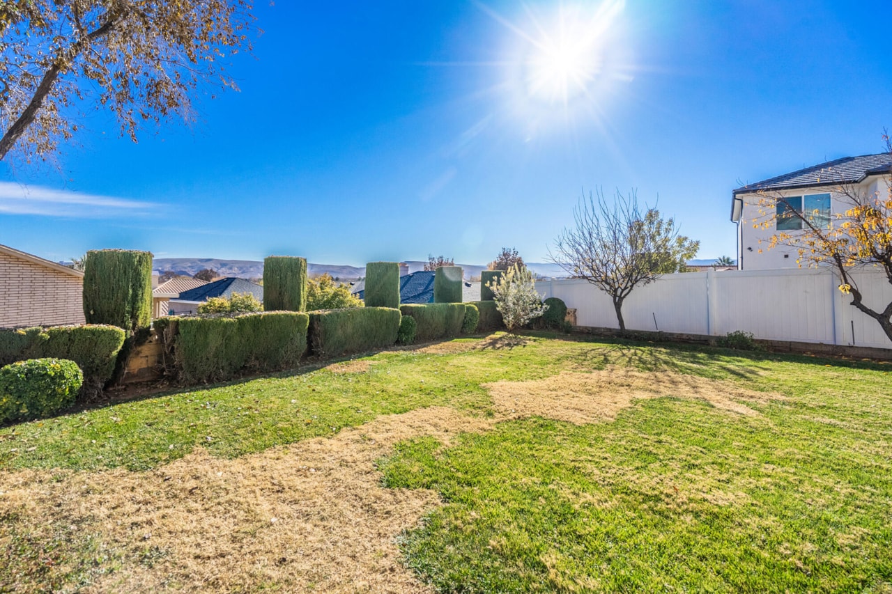 1411 W Hopi CIR St George, UT 84790 home for sale, MLS#25-267628 - Erika Rogers Photo 82