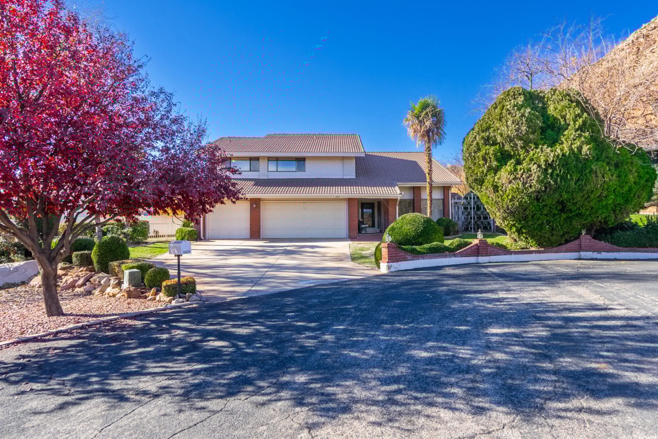 1411 W Hopi CIR St George, UT 84790 home for sale, MLS#25-267628 - Erika Rogers Photo 86