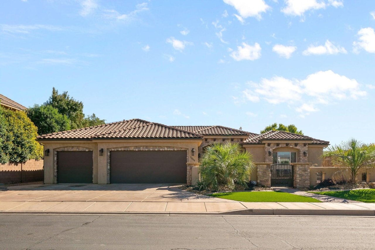 2804 E 1190 S ST St George, UT 84790 home for sale, MLS#25-267623 - Erika Rogers Photo 2