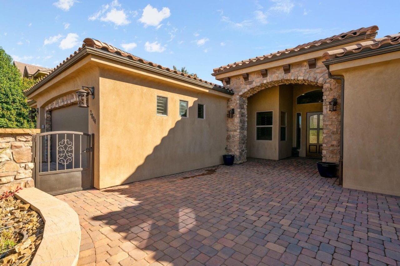 2804 E 1190 S ST St George, UT 84790 home for sale, MLS#25-267623 - Erika Rogers Photo 5