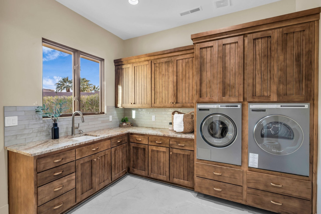 2031 E Cliff Point DR St George, UT 84790 home for sale, MLS#25-259449 - Erika Rogers Photo 26