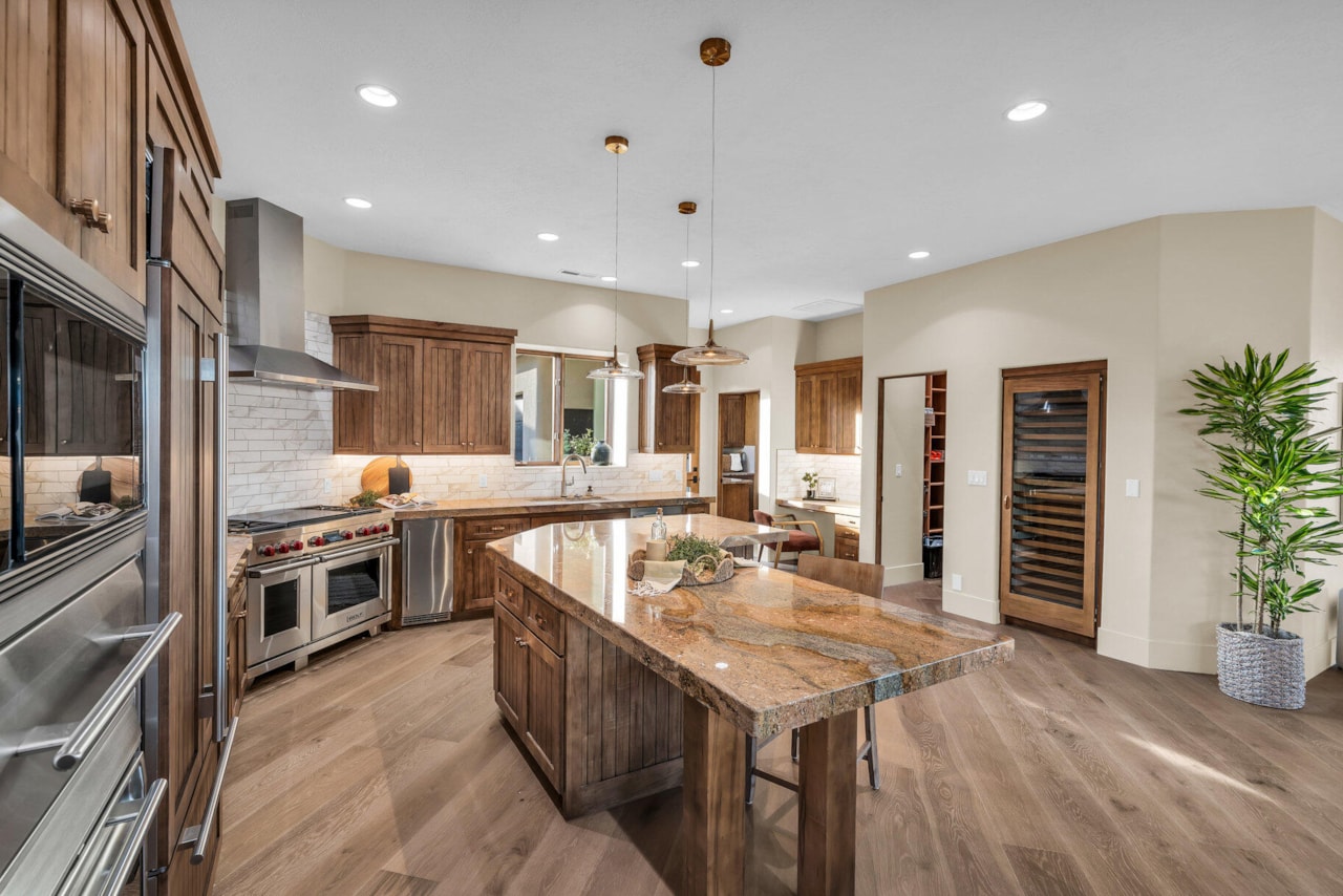 2031 E Cliff Point DR St George, UT 84790 home for sale, MLS#25-259449 - Erika Rogers Photo 27