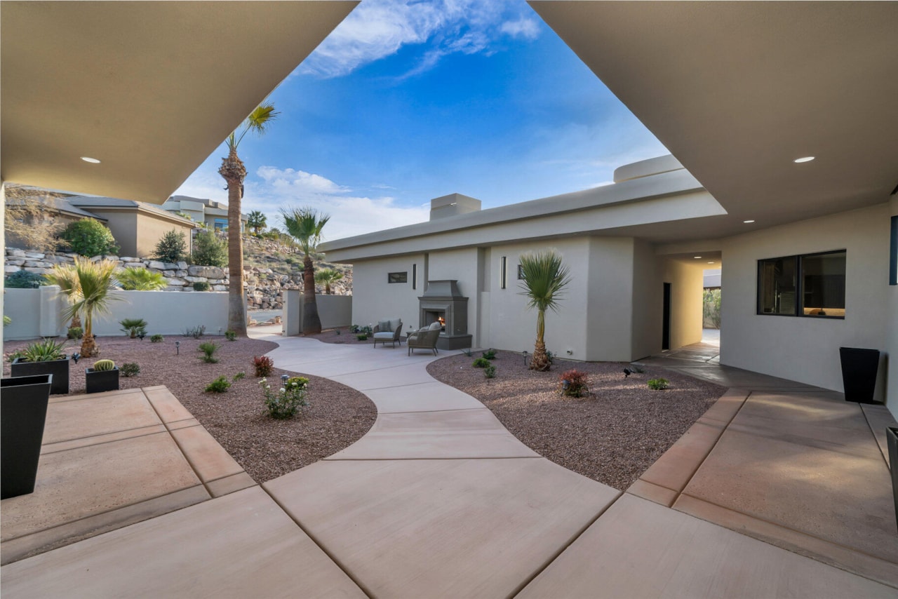 2031 E Cliff Point DR St George, UT 84790 home for sale, MLS#25-259449 - Erika Rogers Photo 14