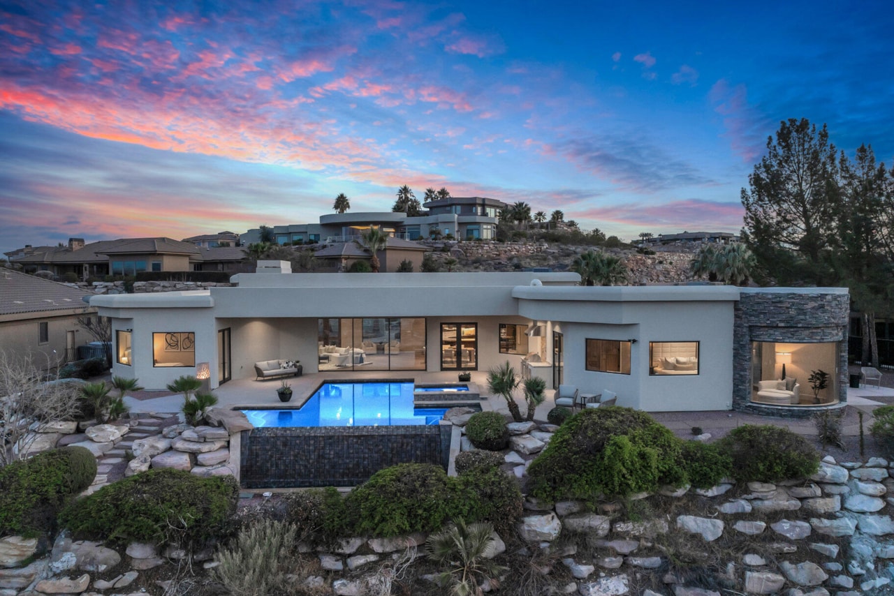 2031 E Cliff Point DR St George, UT 84790 home for sale, MLS#25-259449 - Erika Rogers Photo 10