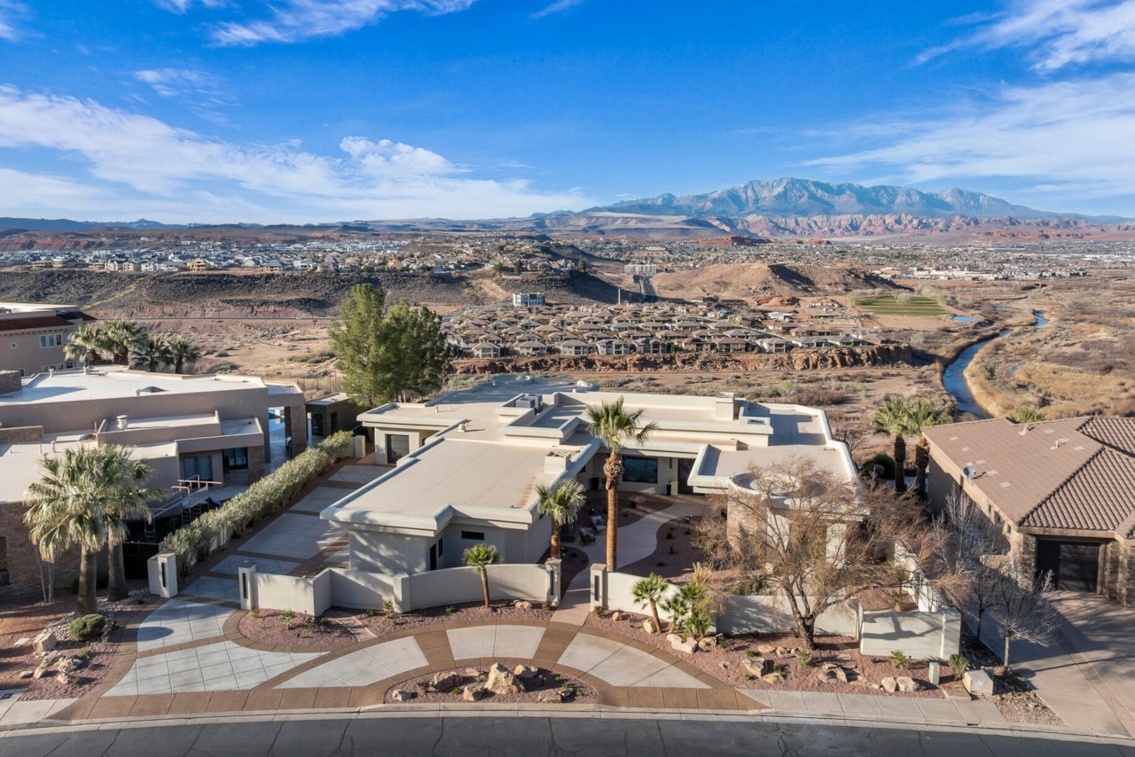 2031 E Cliff Point DR St George, UT 84790 home for sale, MLS#25-259449 - Erika Rogers Photo 12