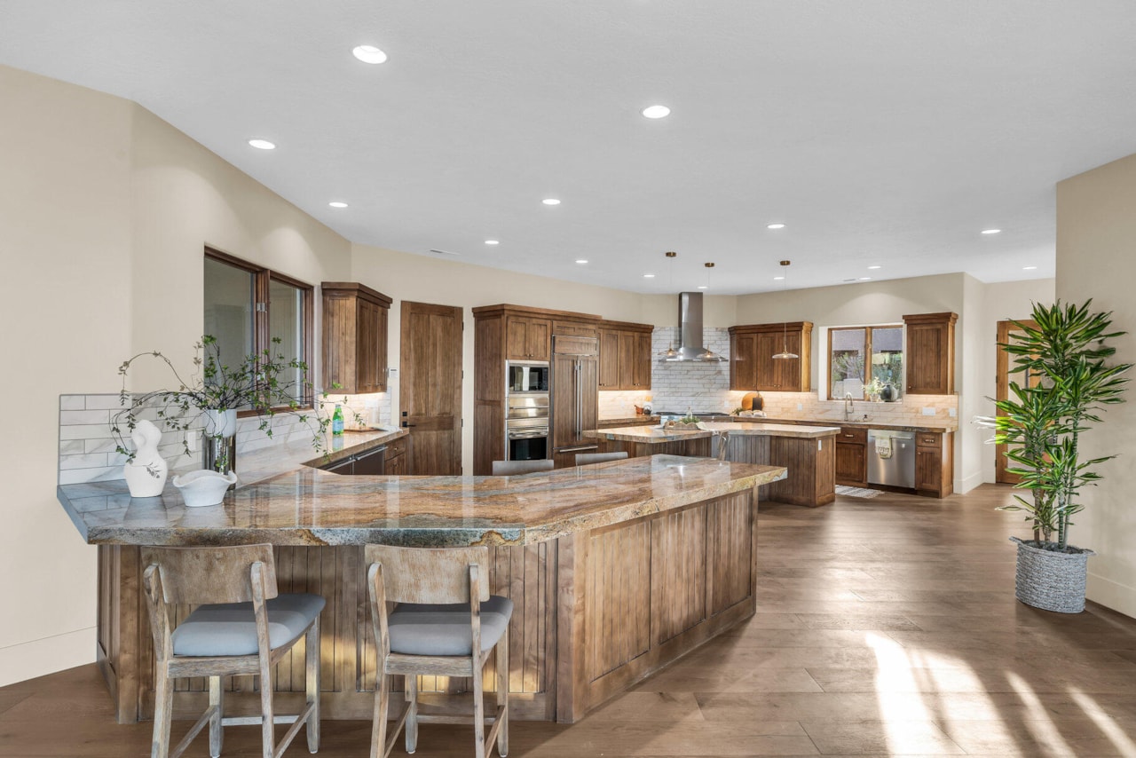 2031 E Cliff Point DR St George, UT 84790 home for sale, MLS#25-259449 - Erika Rogers Photo 7