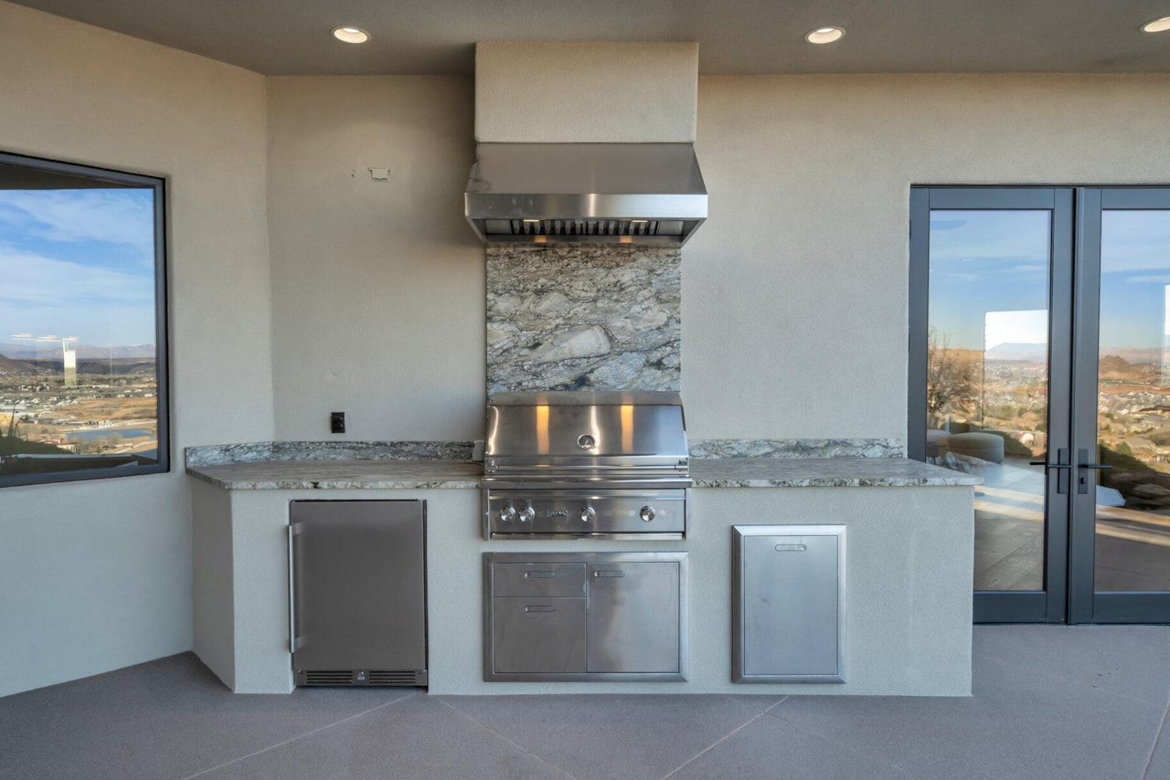 2031 E Cliff Point DR St George, UT 84790 home for sale, MLS#25-259449 - Erika Rogers Photo 6