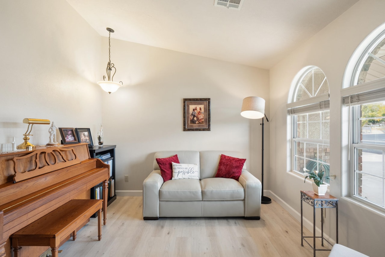 2140 E 620  N St George, UT 84790 home for sale, MLS#25-266836 - Erika Rogers Photo 6