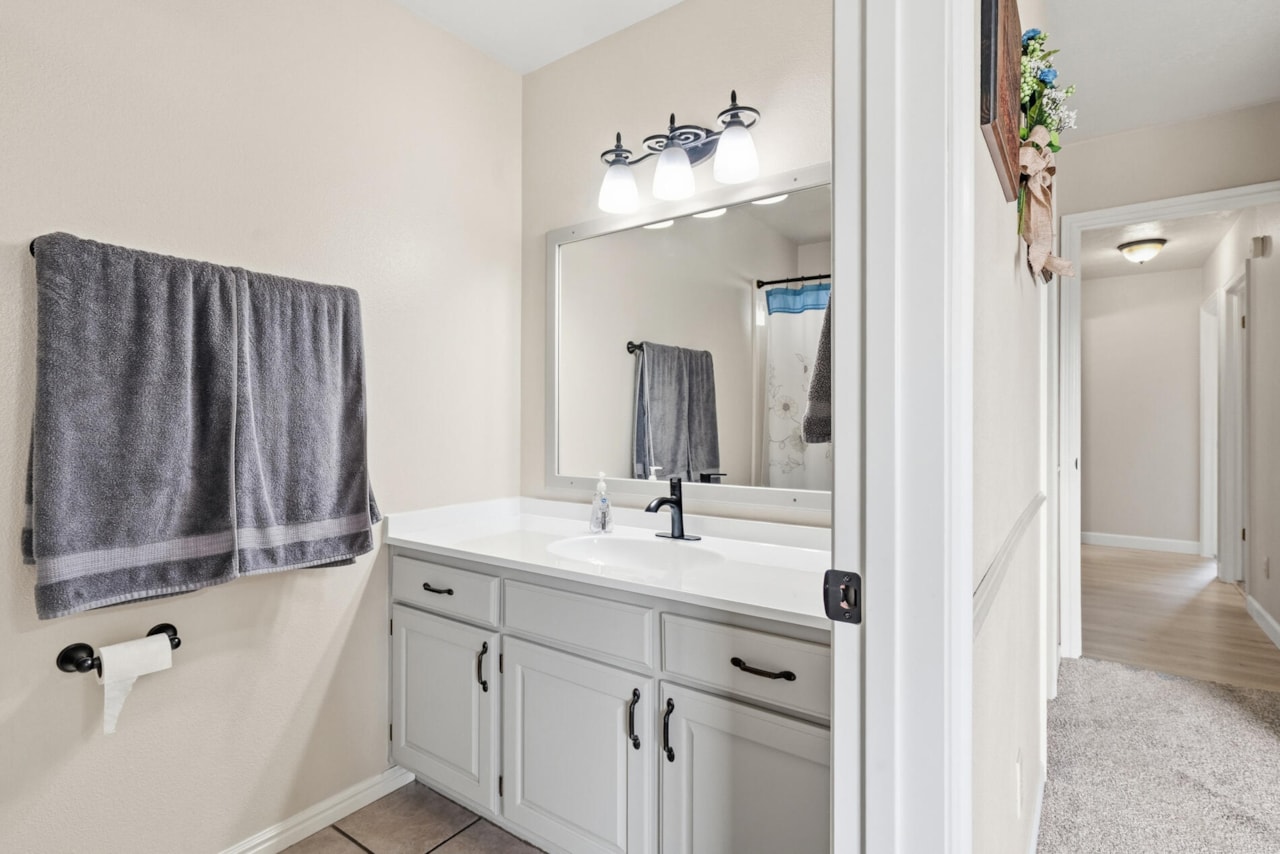 2140 E 620  N St George, UT 84790 home for sale, MLS#25-266836 - Erika Rogers Photo 18