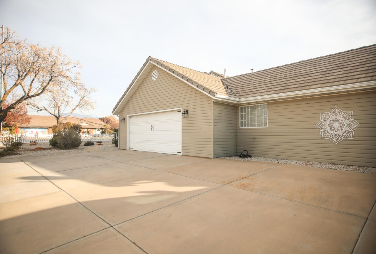 670 E 900  S St George, UT 84790 home for sale, MLS#25-267631 - Erika Rogers Photo 46