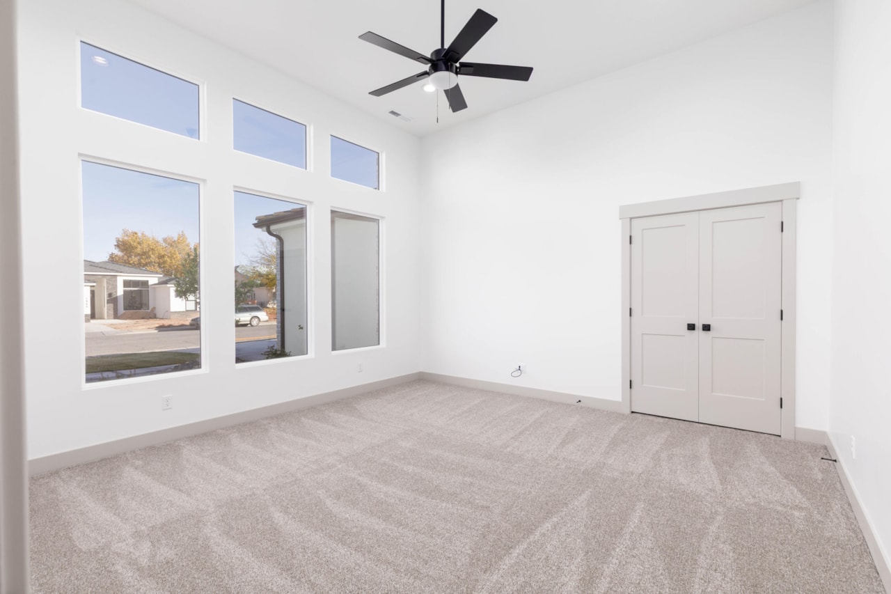 1957 Chalet CIR Santa Clara, UT 84765 home for sale, MLS#25-267639 - Erika Rogers Photo 6