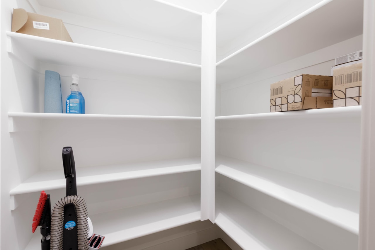 1957 Chalet CIR Santa Clara, UT 84765 home for sale, MLS#25-267639 - Erika Rogers Photo 22