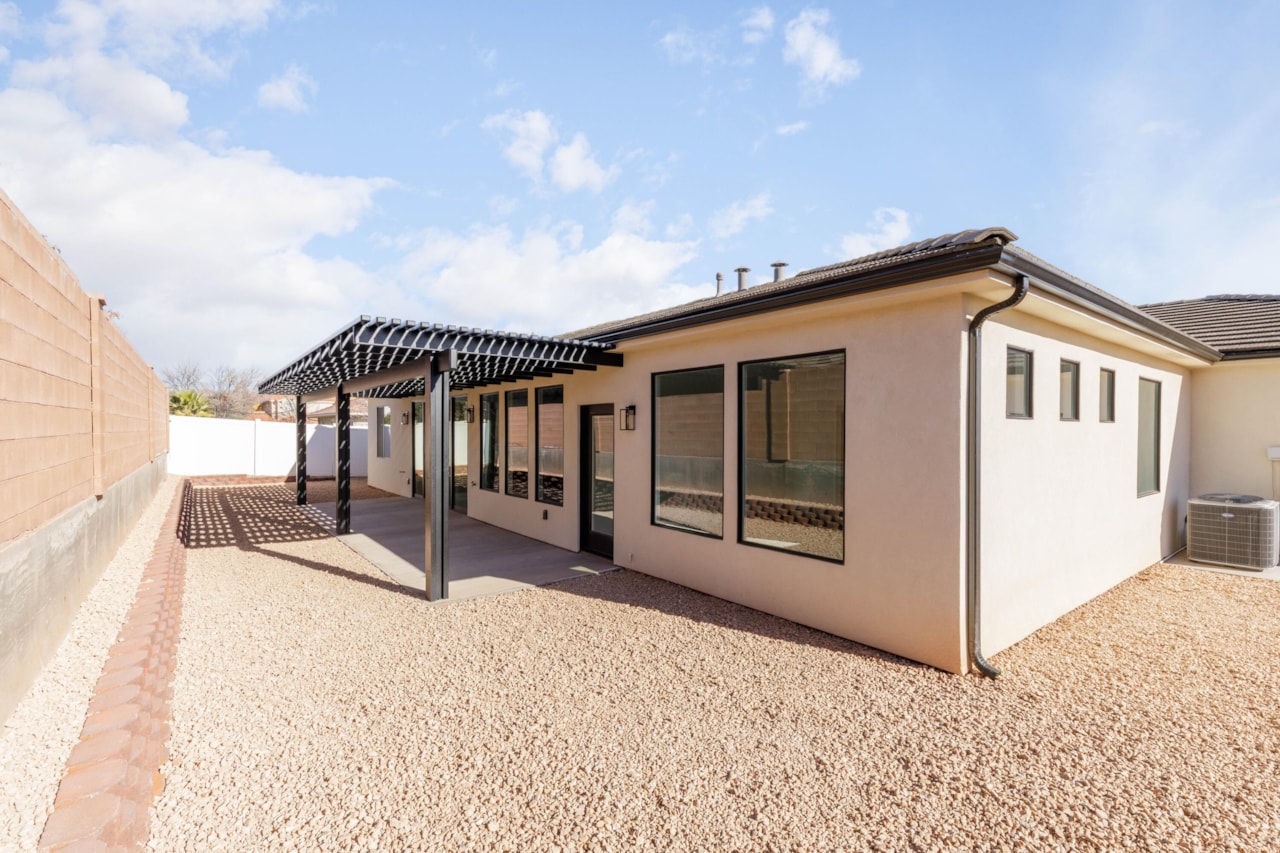 1957 Chalet CIR Santa Clara, UT 84765 home for sale, MLS#25-267639 - Erika Rogers Photo 31