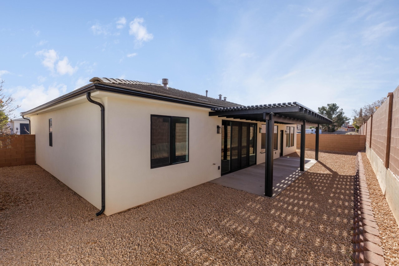 1957 Chalet CIR Santa Clara, UT 84765 home for sale, MLS#25-267639 - Erika Rogers Photo 34