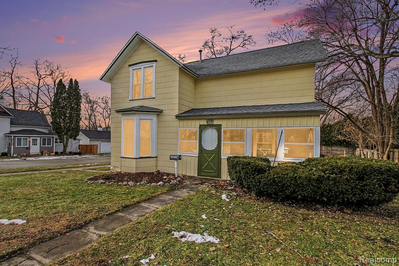 512 S Broad St Holly Village, MI 48442 | MLS 20251061838