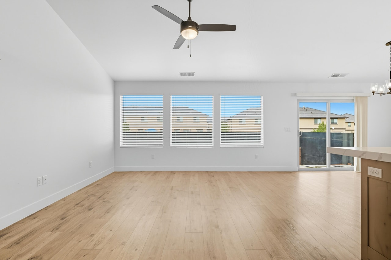 2261 S Tonaquint #31 St George, UT 84770 home for sale, MLS#25-265311 - Erika Rogers Photo 8