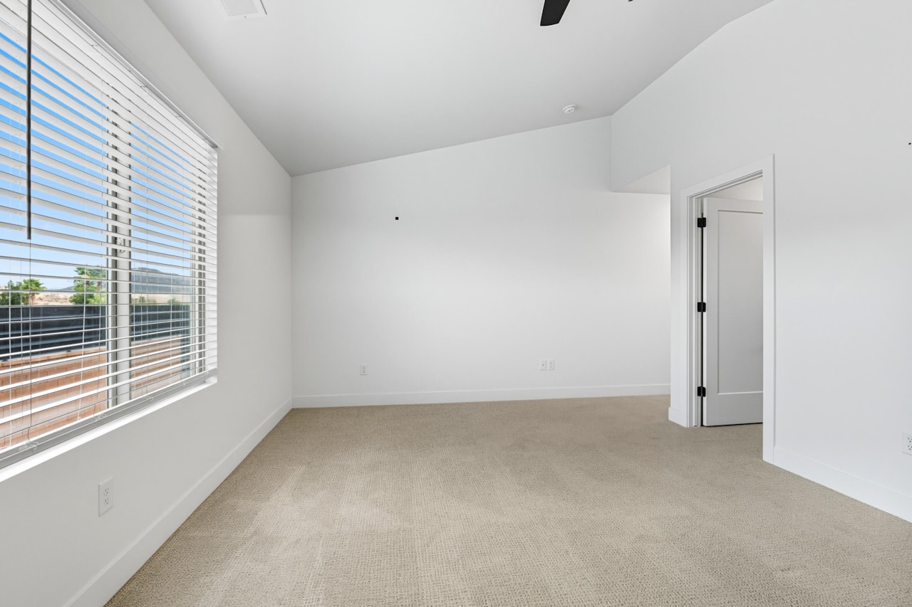 2261 S Tonaquint #31 St George, UT 84770 home for sale, MLS#25-265311 - Erika Rogers Photo 10