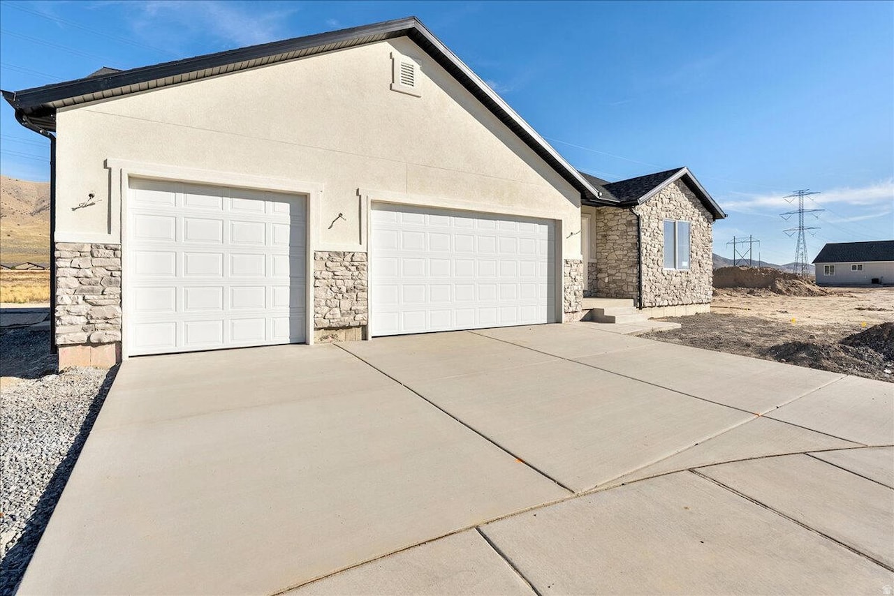 3687 N Columbine Way Way #380 Eagle Mountain, UT 84005 home for sale, MLS#25-267657 - Erika Rogers Photo 2