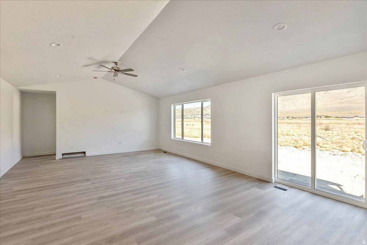 3687 N Columbine Way Way #380 Eagle Mountain, UT 84005 home for sale, MLS#25-267657 - Erika Rogers Photo 6