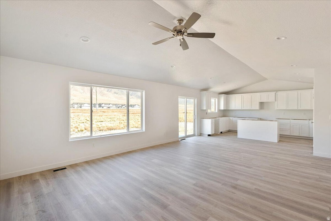 3687 N Columbine Way Way #380 Eagle Mountain, UT 84005 home for sale, MLS#25-267657 - Erika Rogers Photo 8