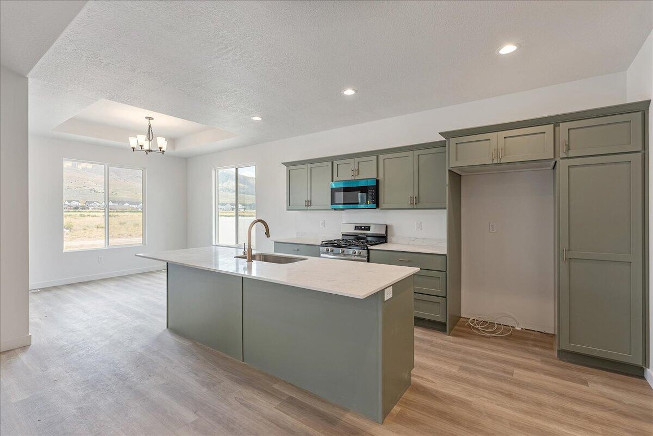 3675 N Columbine Way #381 Eagle Mountain, UT 84005 home for sale, MLS#25-267659 - Erika Rogers Photo 4