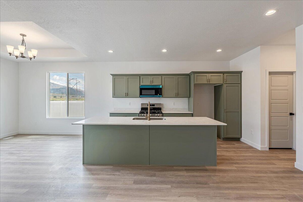 3675 N Columbine Way #381 Eagle Mountain, UT 84005 home for sale, MLS#25-267659 - Erika Rogers Photo 5