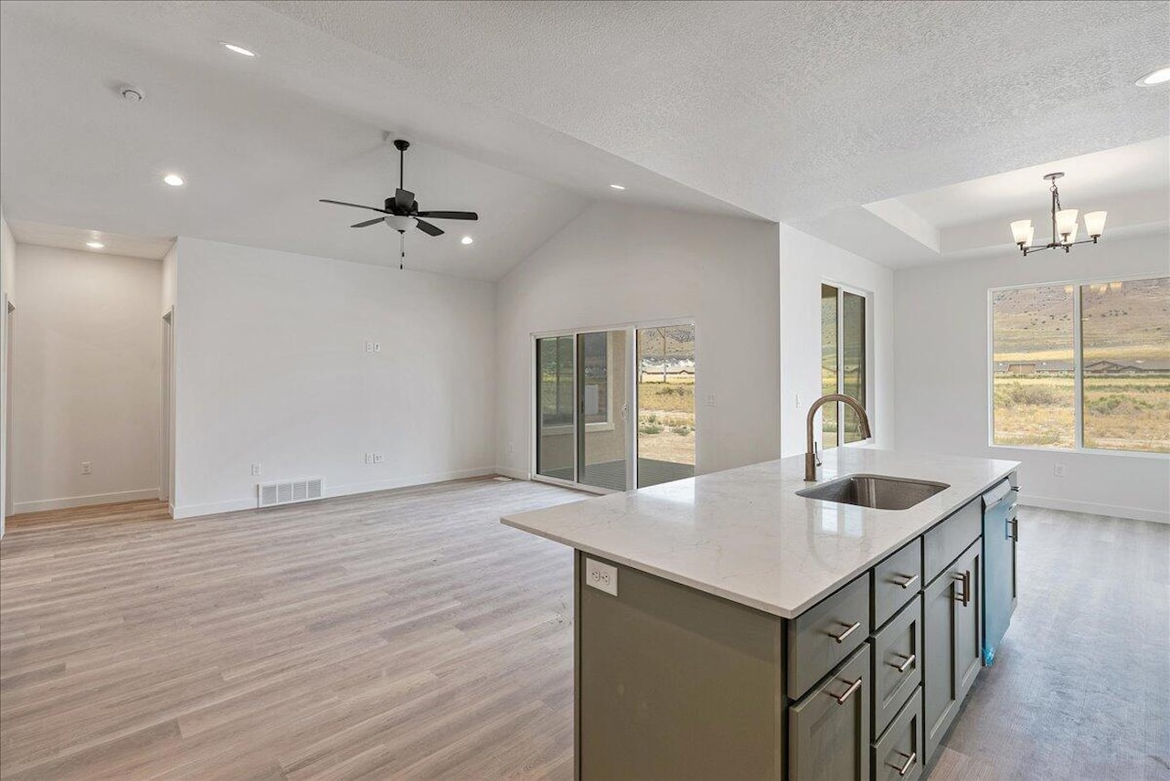 3675 N Columbine Way #381 Eagle Mountain, UT 84005 home for sale, MLS#25-267659 - Erika Rogers Photo 8