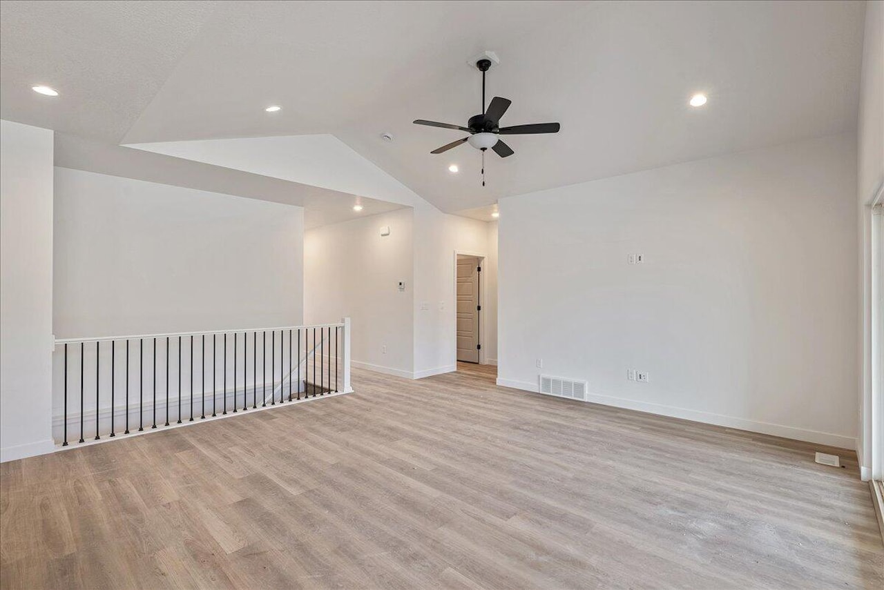 3675 N Columbine Way #381 Eagle Mountain, UT 84005 home for sale, MLS#25-267659 - Erika Rogers Photo 11