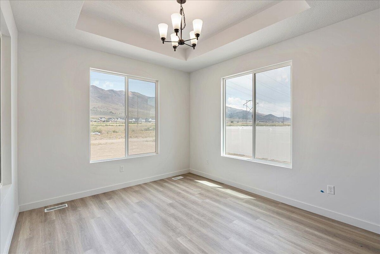 3675 N Columbine Way #381 Eagle Mountain, UT 84005 home for sale, MLS#25-267659 - Erika Rogers Photo 12