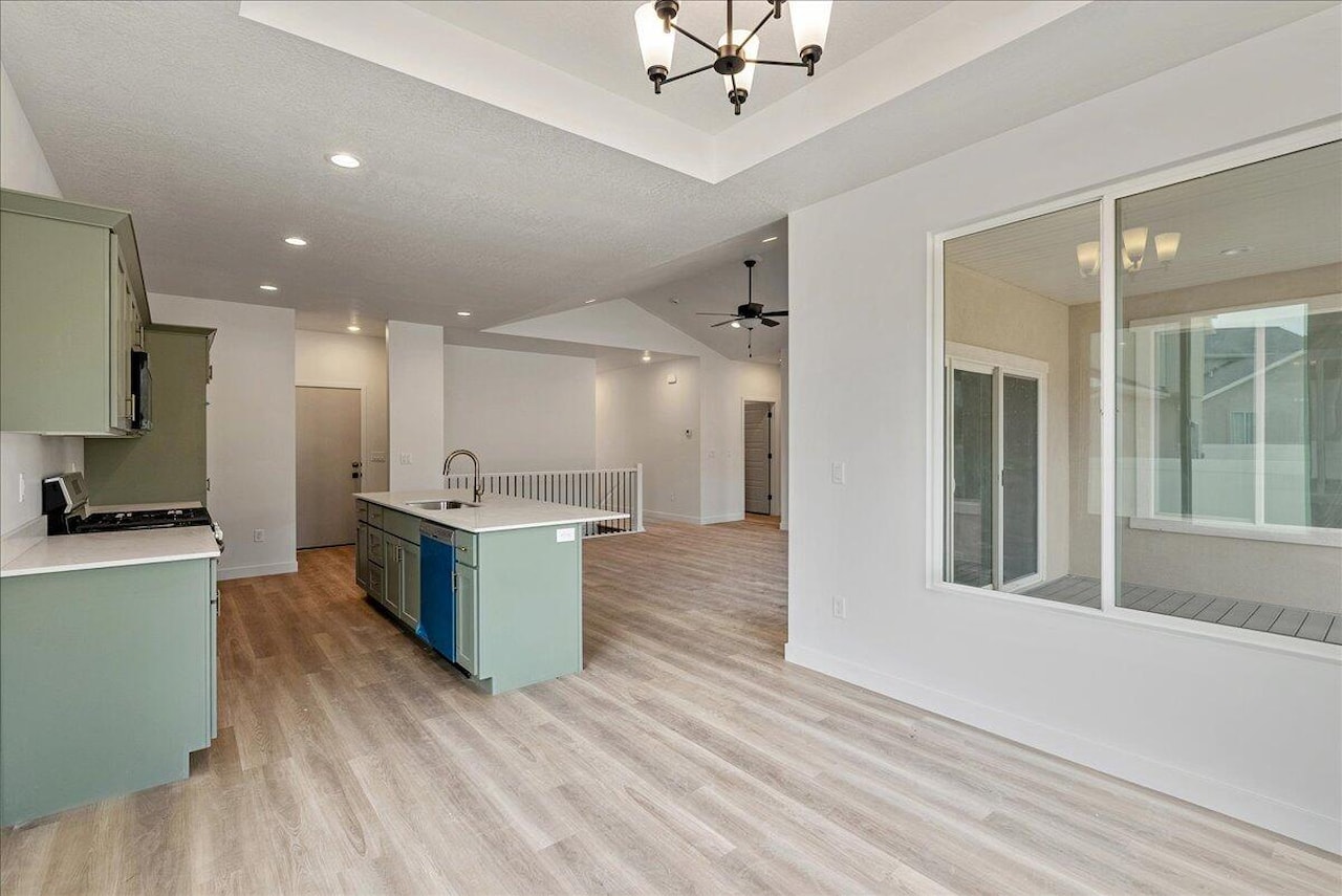 3675 N Columbine Way #381 Eagle Mountain, UT 84005 home for sale, MLS#25-267659 - Erika Rogers Photo 13