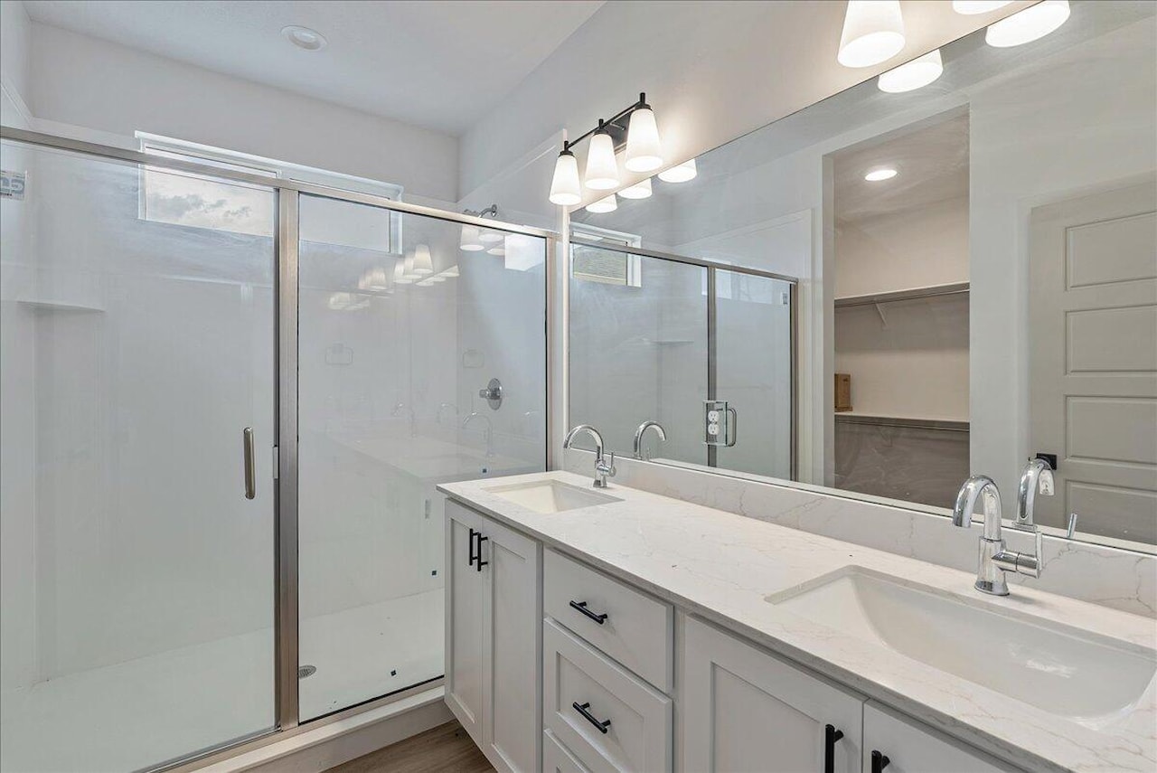 3675 N Columbine Way #381 Eagle Mountain, UT 84005 home for sale, MLS#25-267659 - Erika Rogers Photo 16