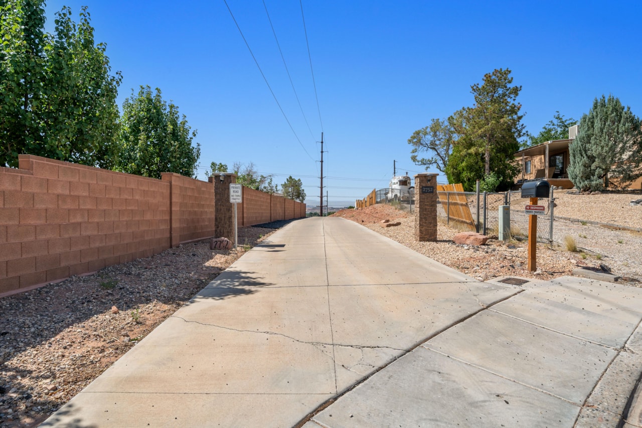 2752 E 50 S ST St George, UT 84790 home for sale, MLS#25-267658 - Erika Rogers Photo 3