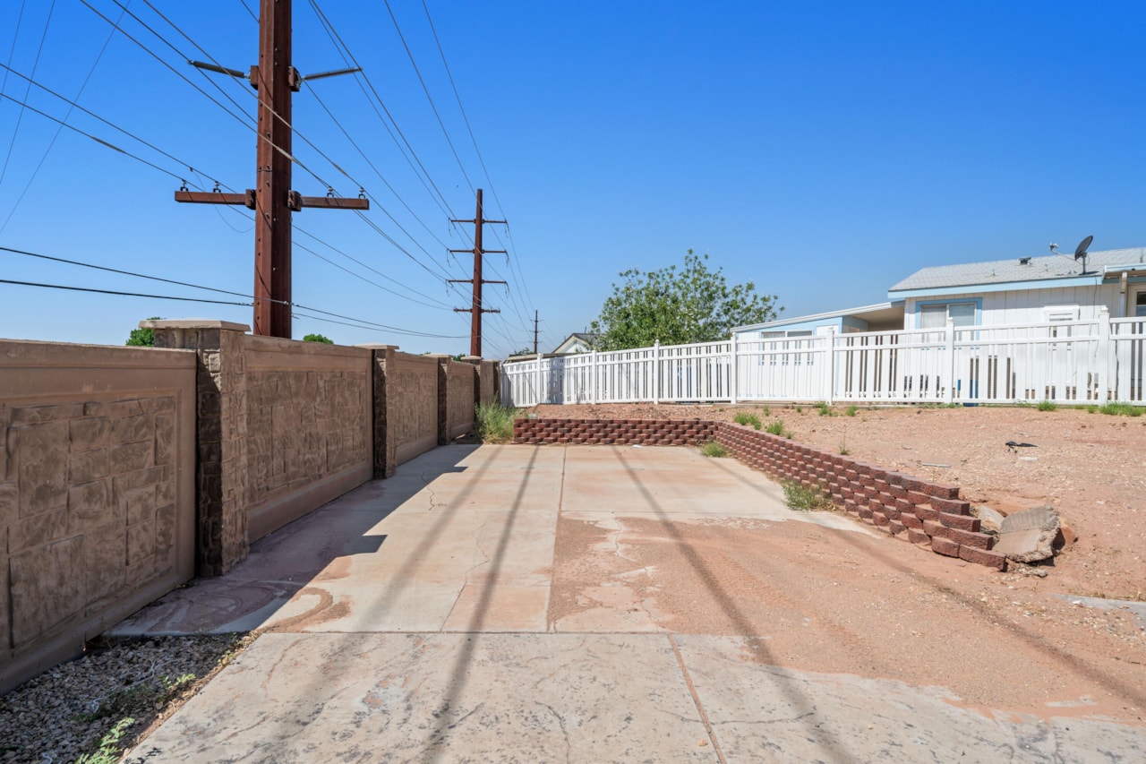 2752 E 50 S ST St George, UT 84790 home for sale, MLS#25-267658 - Erika Rogers Photo 13