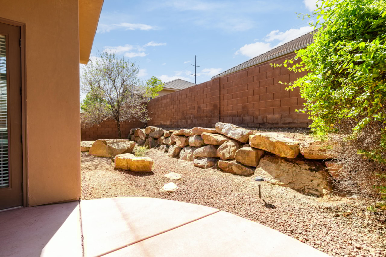 526 S Rainier DR St George, UT 84770 home for sale, MLS#25-267663 - Erika Rogers Photo 40