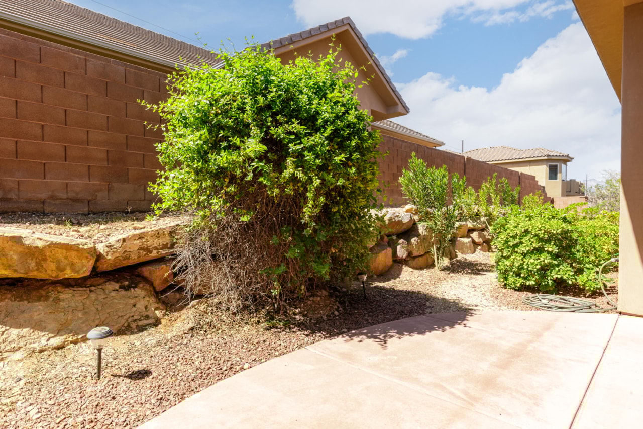 526 S Rainier DR St George, UT 84770 home for sale, MLS#25-267663 - Erika Rogers Photo 42