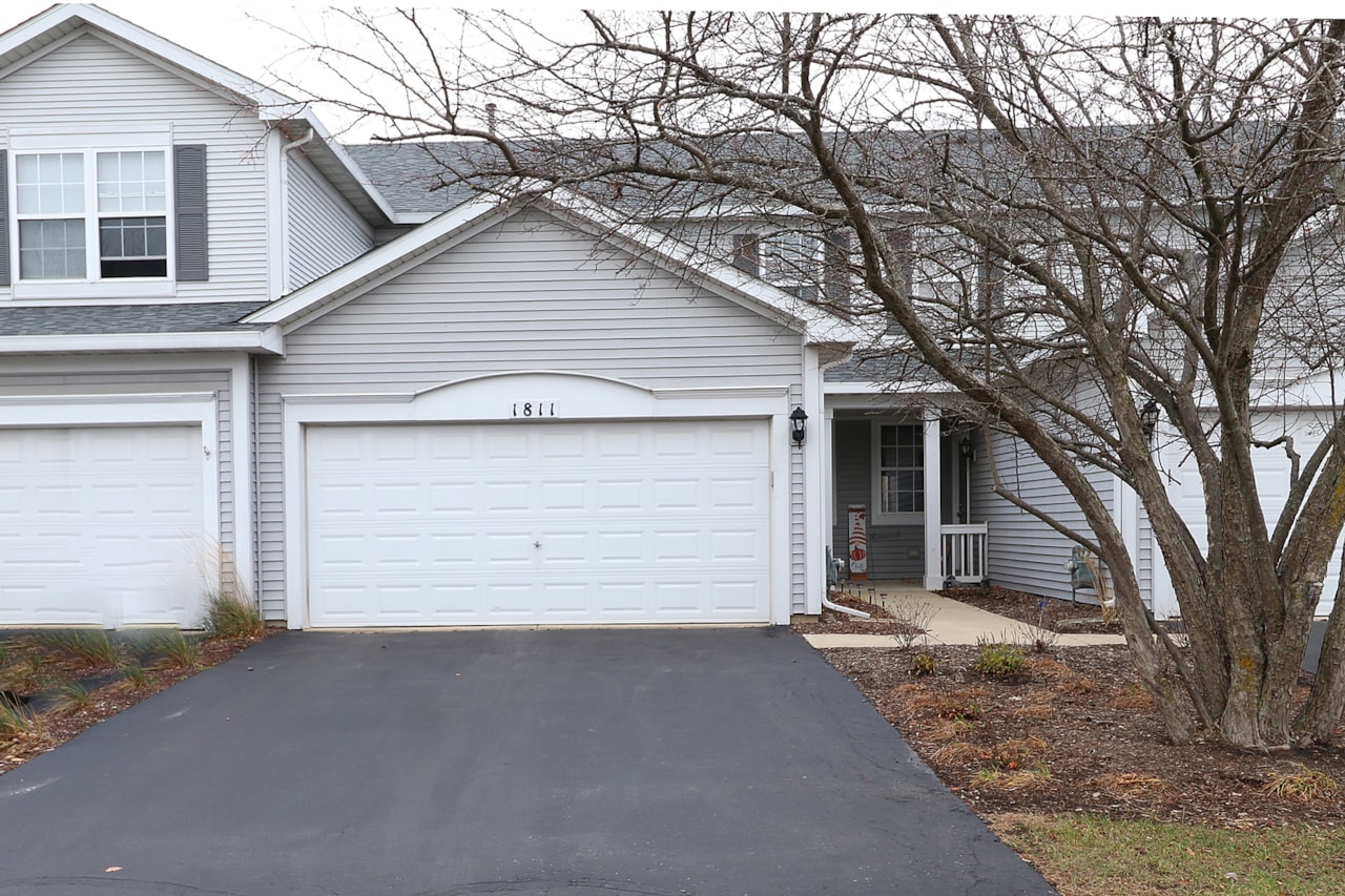 1811 S Wentworth Circle Romeoville, IL 60446 | MLS 12538859
